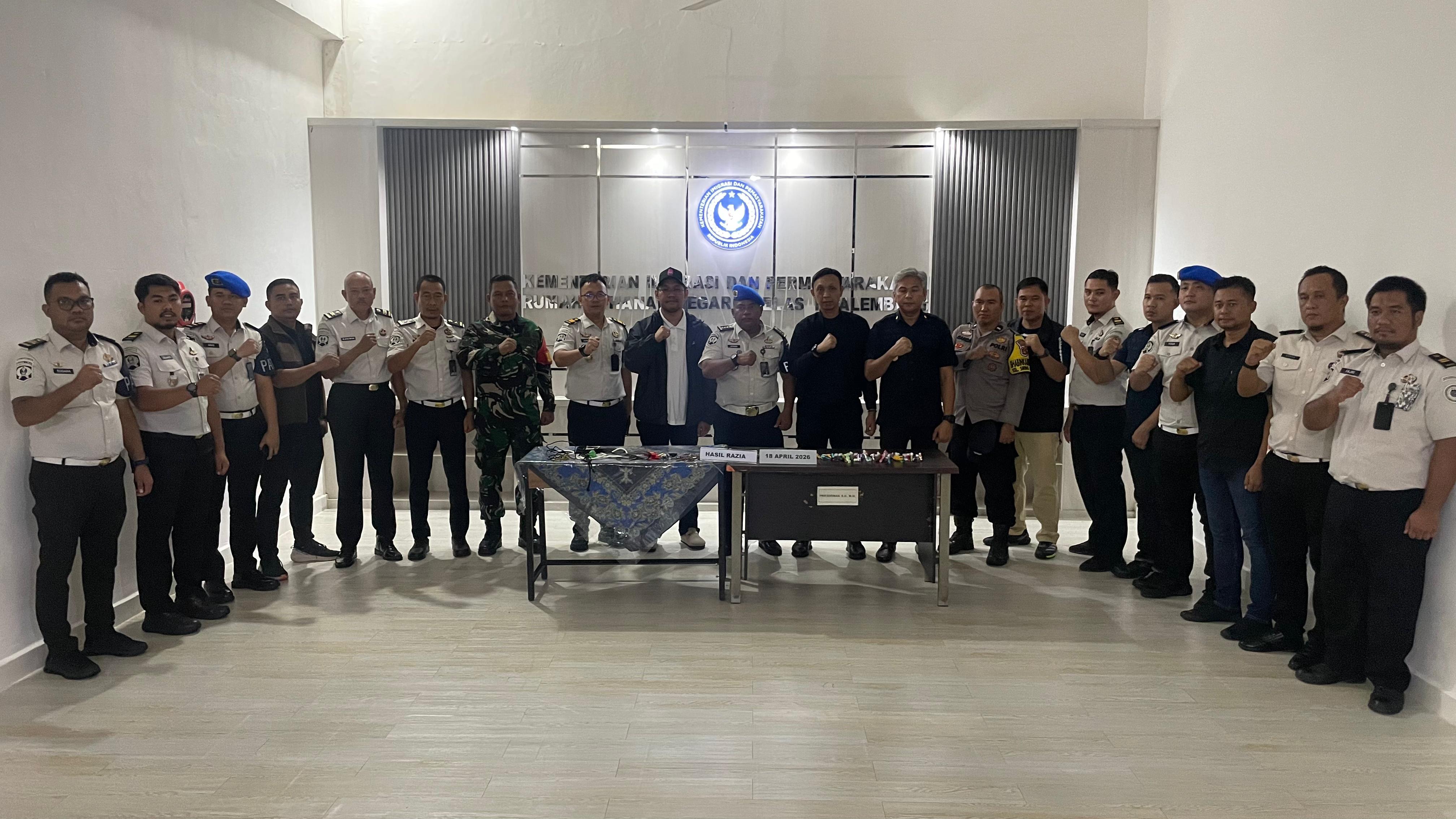 Cegah Gangguan Kamtib, Kanwil Ditjenpas Sumsel Gelar Razia Gabungan di Rutan Palembang