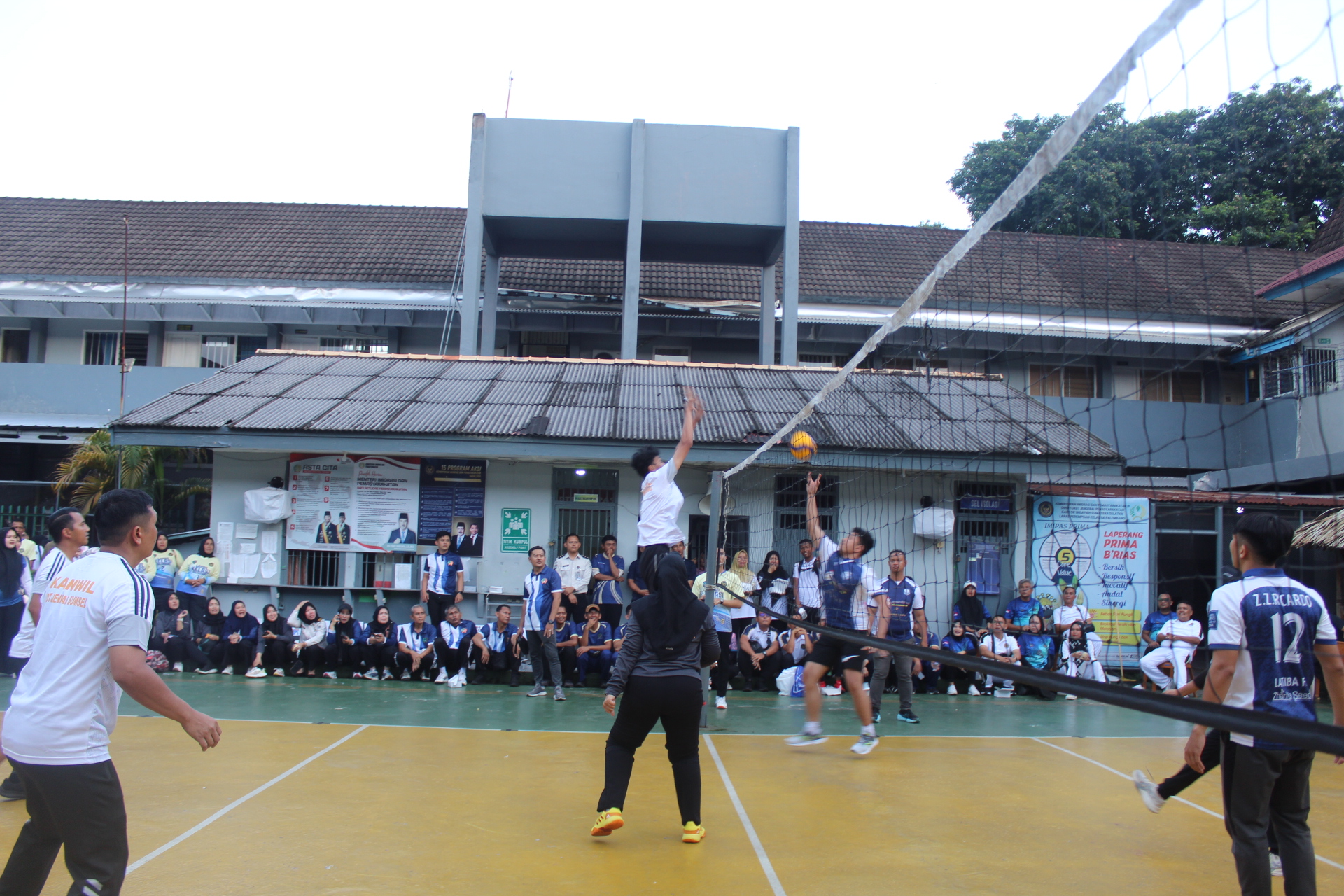 Laga Sengit Warnai Turnamen Voli Antar UPT Kanwil Ditjenpas Sumsel dalam rangka HBP ke-62