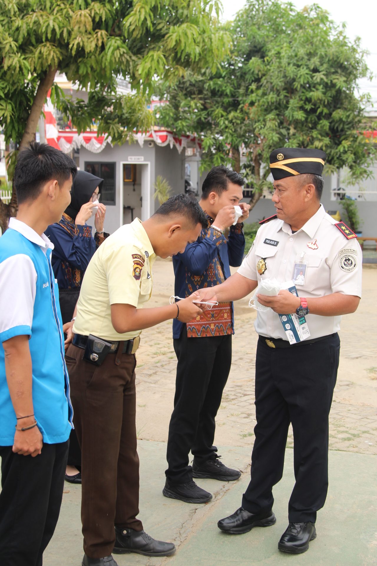 Kakanwil Ditjenpas Sumsel Bagikan Masker kepada Jajaran, Antisipasi Dampak Kabut Asap dan Cegah ISPA