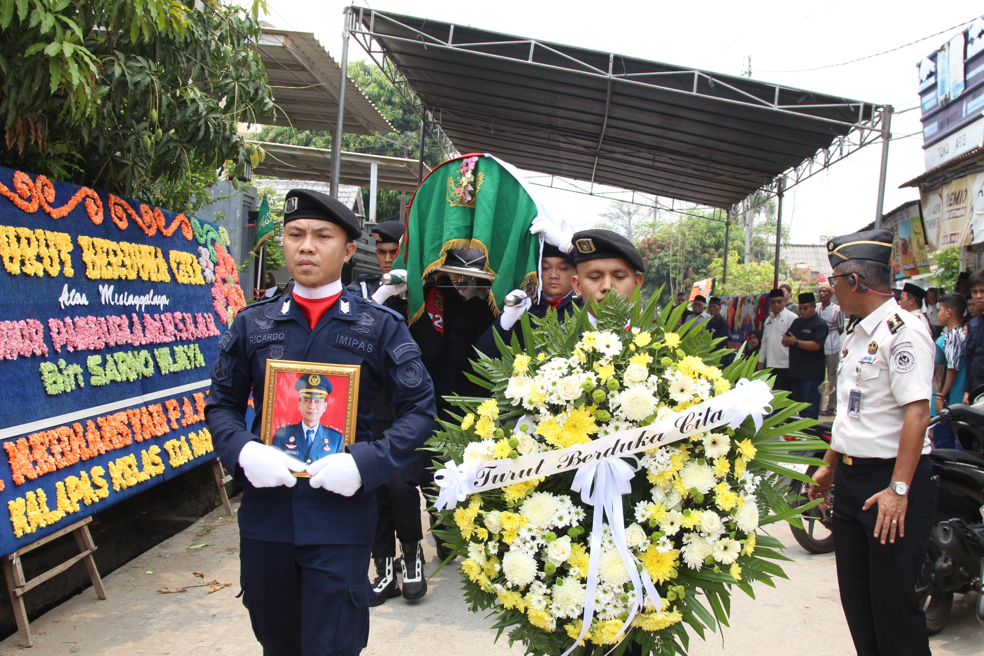 Kakanwil Ditjenpas Sumsel Yulius Sahruzah Hadiri Pemakaman Luhur Pambudi, Wujud Penghormatan dan Solidaritas Keluarga Pemasyarakatan